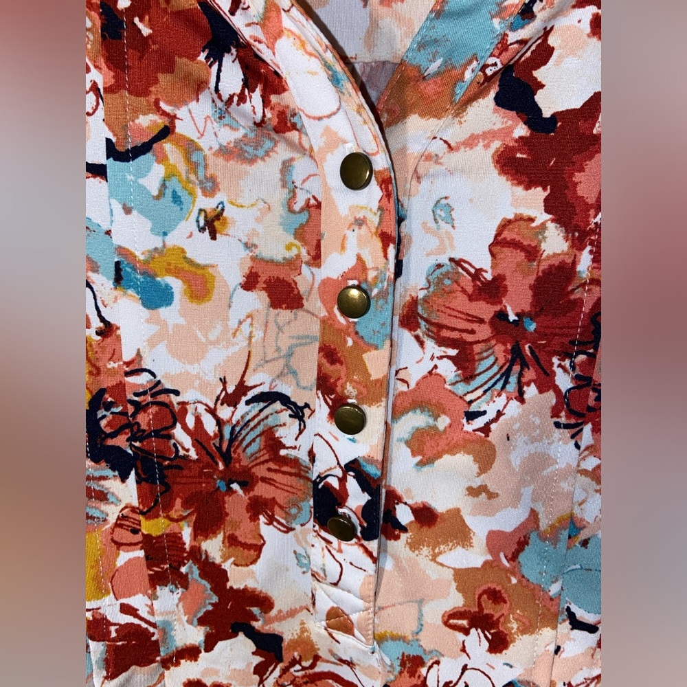 New Directions~Size 2X~Multi Color Floral top~Pleated bodice, flowy bottom~EUC - Picture 4 of 5